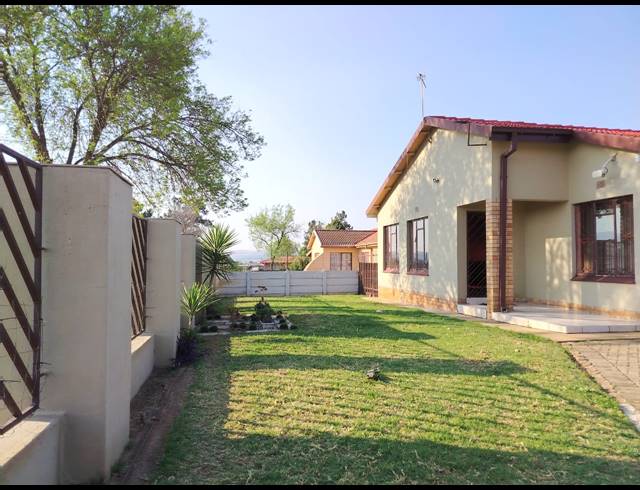 3 BEDROOM FREEHOLD FOR SALE IN RICHVIEW